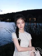 骚女儿裴佳欣，撅起屁股勾引大鸡巴操逼1