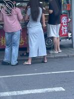 街拍牛仔裤，和穿裙子的騷货1