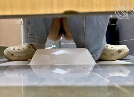 再次厕拍99年极品小美女0