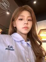 绿帽瘾越来越重分享母狗女朋友和她姐姐给野爹们羞辱合照射屏