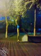 就喜欢把逼露出来---小姐姐早期夜晚不穿内裤露出，光线差，凑合着看