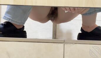 原创厕拍07年嫩逼女高中生 鞋可验证2