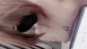 【原创】19岁的大二馒头B少女自慰，很骚很带劲