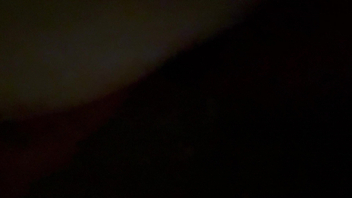 重庆花腿精神小妹她闺蜜在洗澡偷偷无套内射她