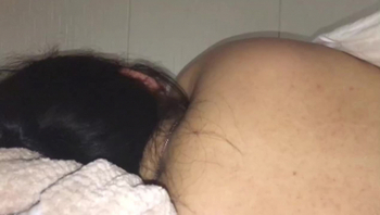 强上刚结婚不久的少妇母狗插进去就老实了