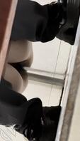 原创厕拍商场骚母狗。附生活照1