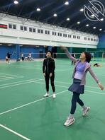 丈母娘约我去打羽毛球  完事还带我去做按摩  偷拍裸足美脚回家撸射骚高跟0