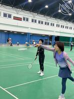 丈母娘约我去打羽毛球  完事还带我去做按摩  偷拍裸足美脚回家撸射骚高跟1