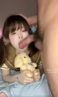 清纯双马尾萌萝穿着JK让男粉丝玩弄，小小一只承受了这个年龄不应该承受的冲击0