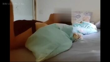 妹妹放假回农村奶奶家，和我后妈独居的日子拿下我妈