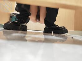 原创厕拍 酒吧营销小妹儿的多毛穴2