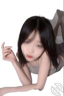 写完上个帖子回卧室继续抱着我的骚冉冉躺着，女儿像小猫似的在我怀里躺着，越