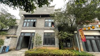 带07年女友景区全裸露出1
