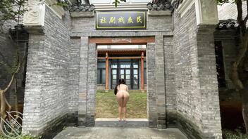 带07年女友景区全裸露出2
