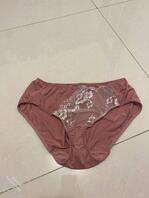 我一直想和自己妈妈做爱，总是用妈妈的内裤胸罩都撸过，但是不知道她发没发现0