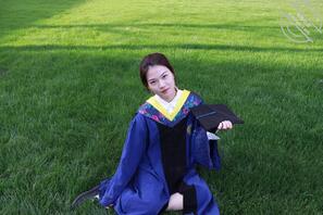 偷拍公司刚毕业阴唇外翻的美女上厕所2