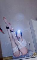 拿姐姐的手机打游戏，没想到姐姐的相册里竟然有她自己的私秘照，好骚啊！！1