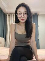 长沙极品反差人妻【李晶】 表面清纯眼镜斯文女 背地里骚浪出轨婚床偷拍1