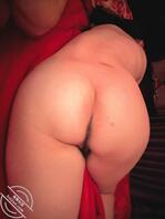 真实偷拍熟睡小姨，灯光下的馒头我情不自禁的手淫了，有没有想插小姨的大肉棒1