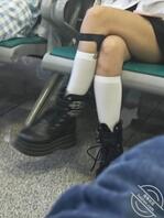 今天看到的大白腿，鸡巴都看硬1