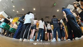 头盔放地上延时摄影拍到的一幕0