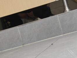 原创…！！偷拍加油站老阿姨加油员上厕所0