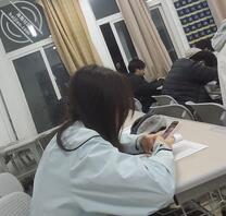 转发别人偷拍的女大，这小白袜跟小皮鞋太骚了2