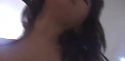 青岛露脸白嫩女孩女上位太淫荡