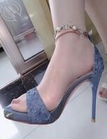 拍下姐姐凉高丝袜美脚1