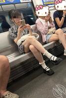 地铁上的女大学生0