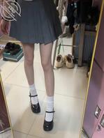 被人站起来蹬的学妹，你能打几分？清纯可爱的样子真让人感到心疼。1