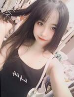 反差母狗学生妹在宿舍自拍裸照0