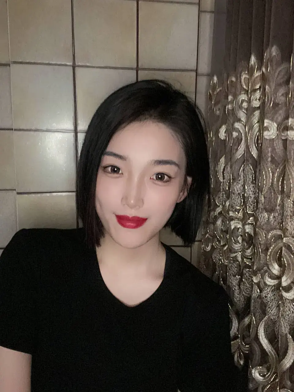 江苏无锡饥渴人妻 沈月华 背着老公约炮偷情 性感情趣制服 按在胯下后入顶着子宫狠狠猛操中出