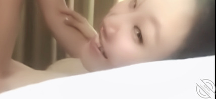 就喜欢把脸掰过来对着镜头、怼着脸拍被操的表情给海友们看个清楚0