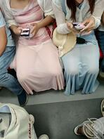 地铁上遇到的精神小妹，年轻就是好0