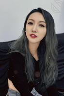 【吕彤】38岁未婚单身 如果我脱光衣服趴在床上 会不会有男人排队操我0