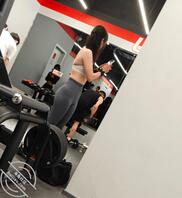 极品贴瑜伽裤骚少妇1