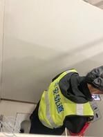 又拍到一个地铁乘务员，可惜没拍到脸，出来追就找不着了，跑的还挺快1