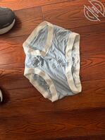 初三妹妹回家喽，内衣内裤全是我的
海角友教教我怎么超她2