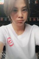 大家帮我辱骂这个小骚货，最好能射在她脸上，跪求大家1