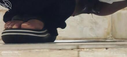 公厕偷拍黑得不行了1