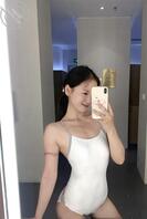 舞蹈服女孩（已成年）