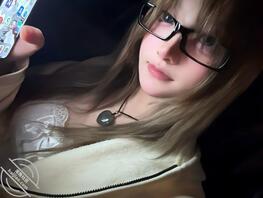 苏州的极品大长腿母狗炮友，粉穴大奶，分享给大家看看2