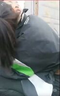 想乱伦的进来！真实妈妈和儿子野外做爱