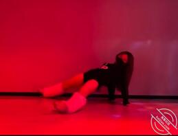 真想在舞蹈室把姐姐当场扒光当着别人面操姐姐啊0