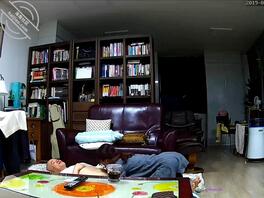 真实，震惊，摄像头破解拍到儿媳趁着家里婆婆和儿子不在，和公公在地板上操逼2