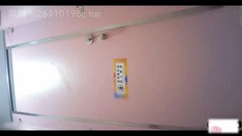 (精品转发)厕拍清纯校园系女神