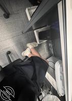 中午休息看视频来感觉了，小穴痒痒的。内裤现在湿答答的，有人文爱吗？