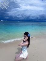 意淫骚逼女同学，光脚和白袜 2