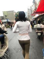 刚口爆完，出来买早餐，发现个适合后入的